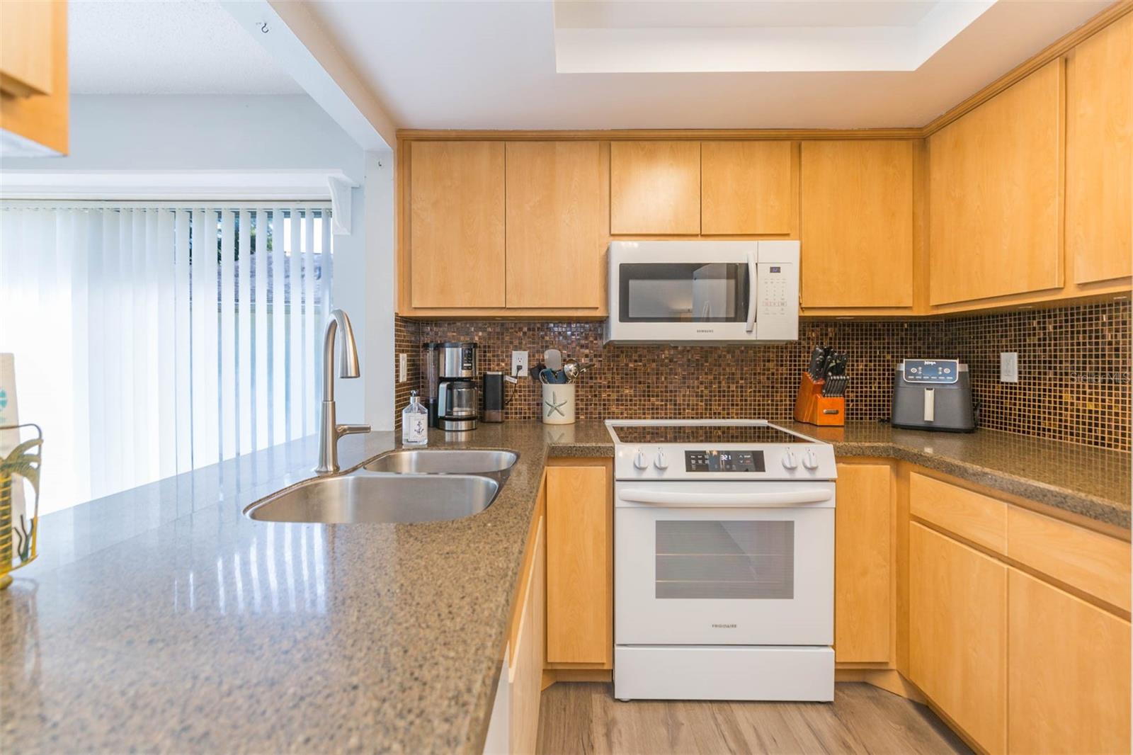 TB8437276