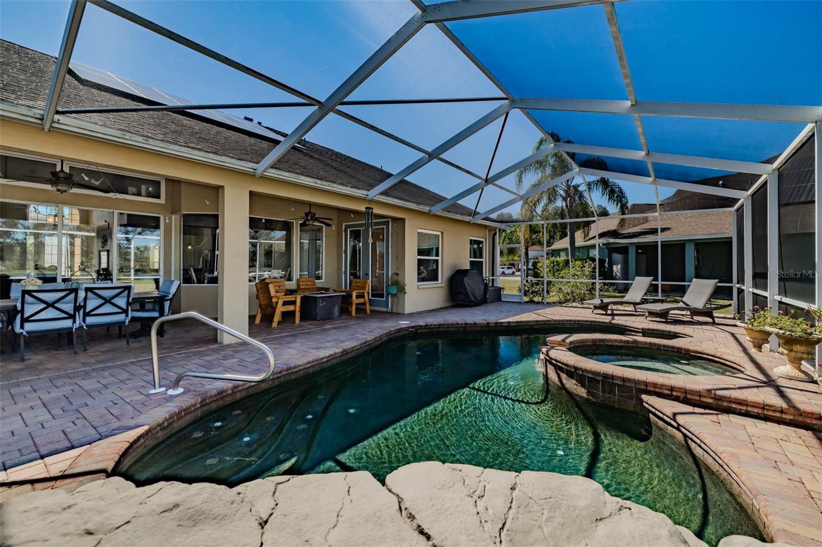 Pool & Spa