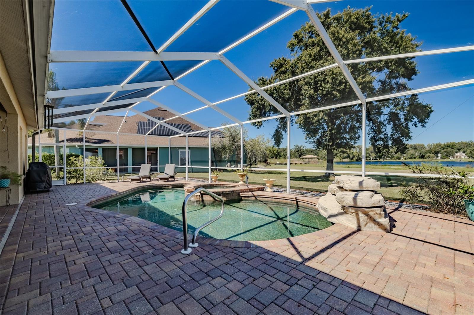 Pool & Spa
