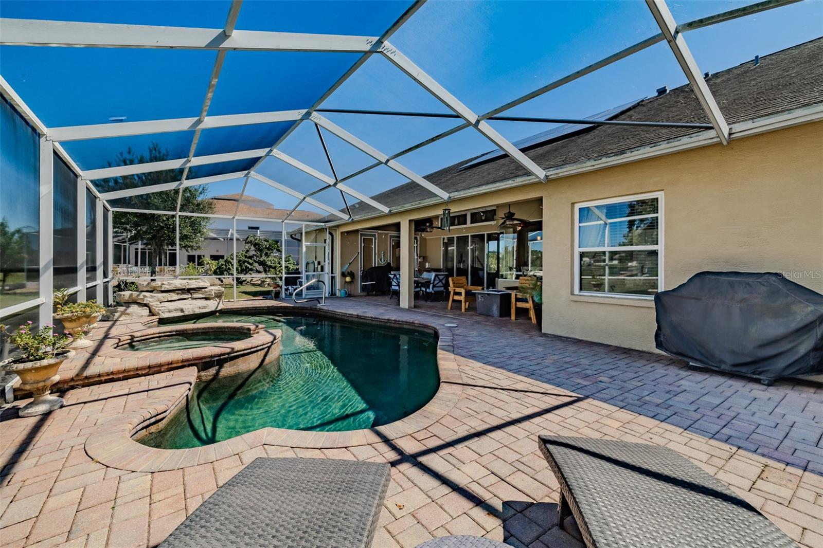 Pool & Spa