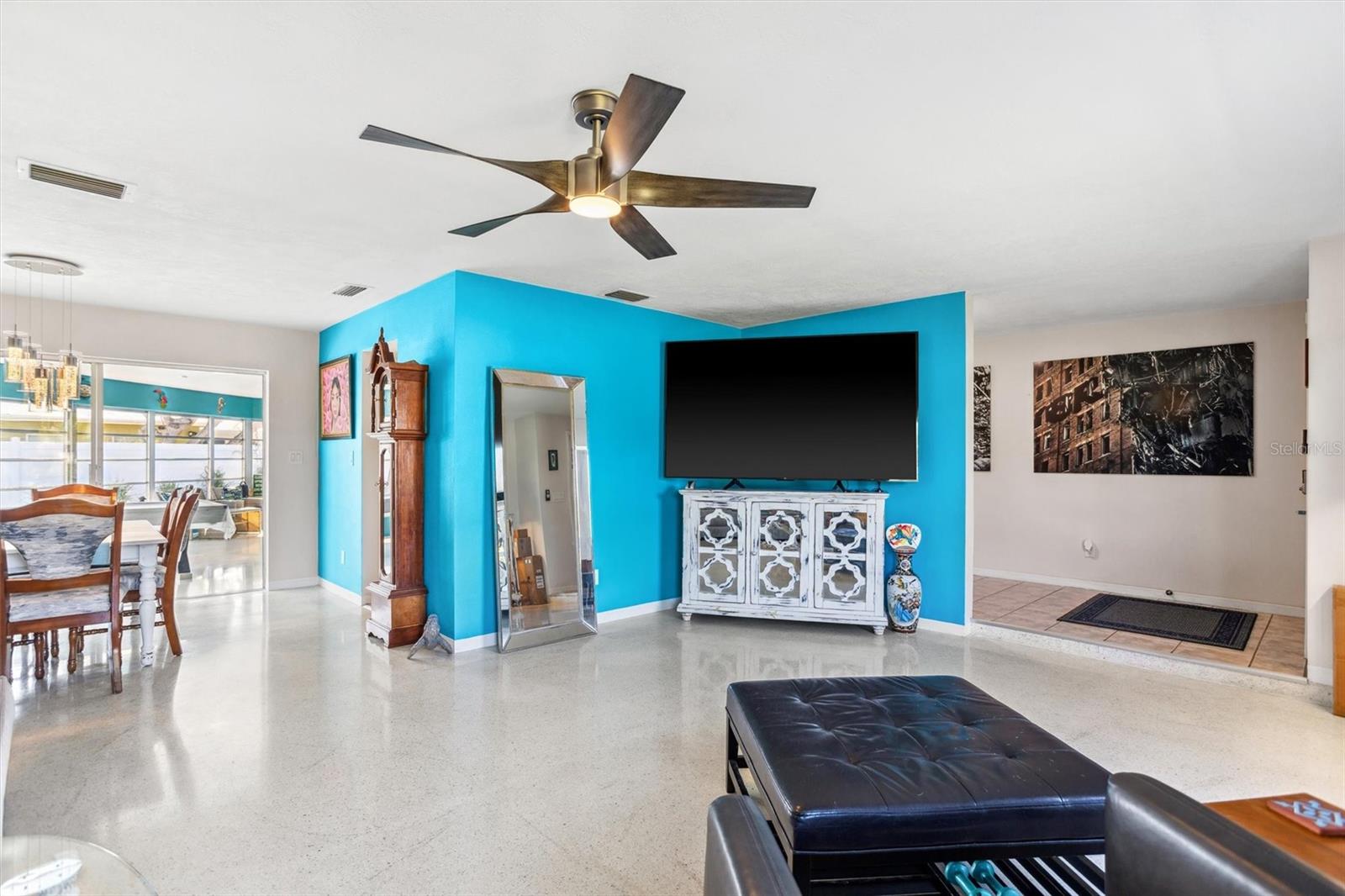 Living/dining room