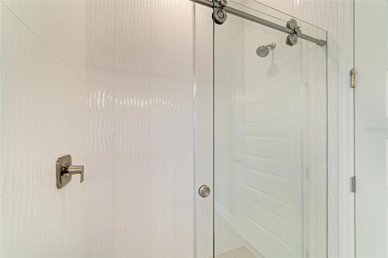 TB8437299