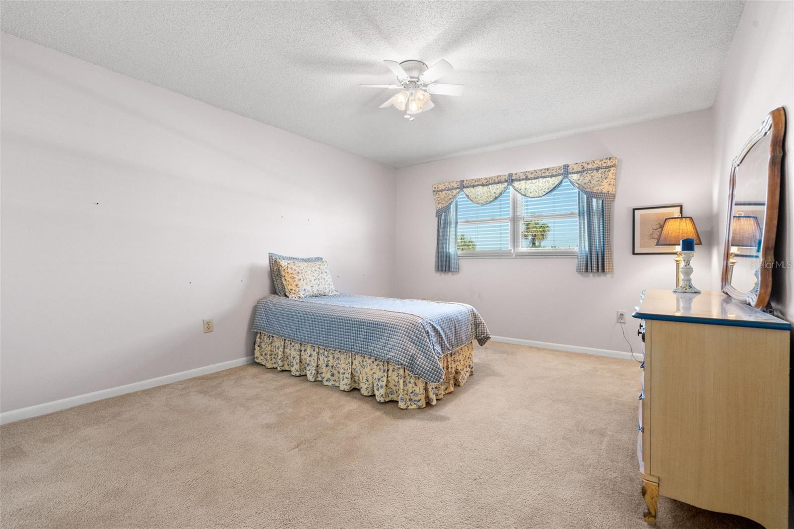 Guest bedroom.