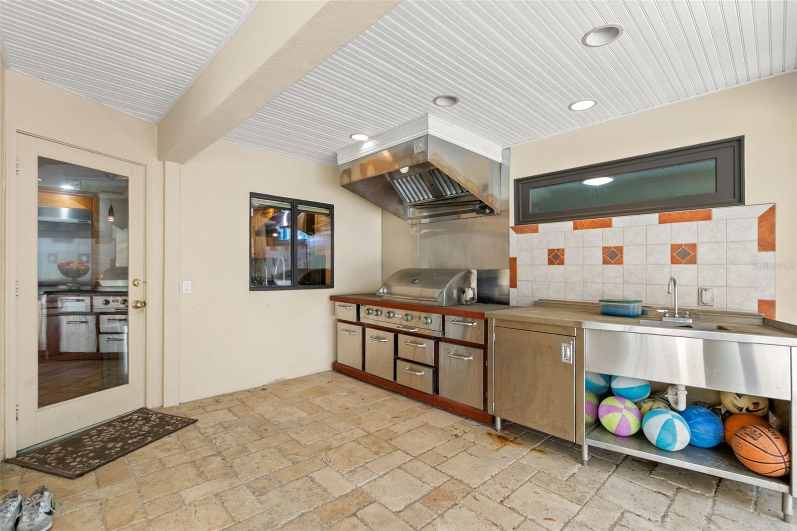 Outdoor kitchen