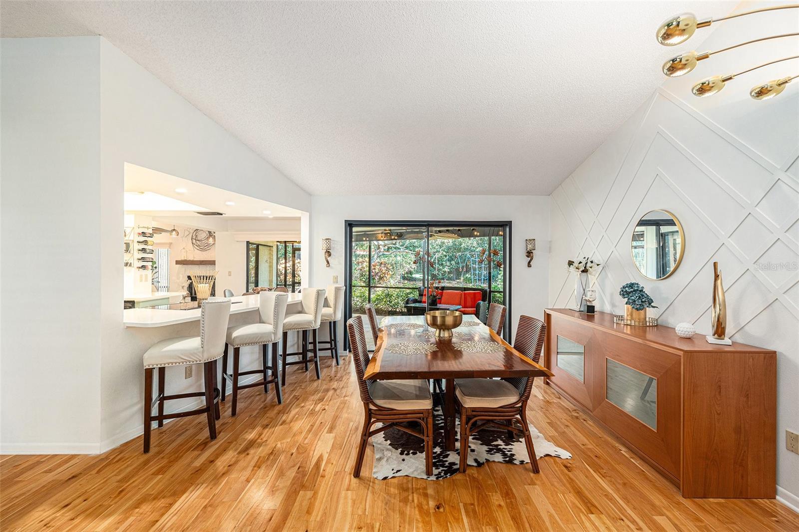 Staged dining to kitchen
