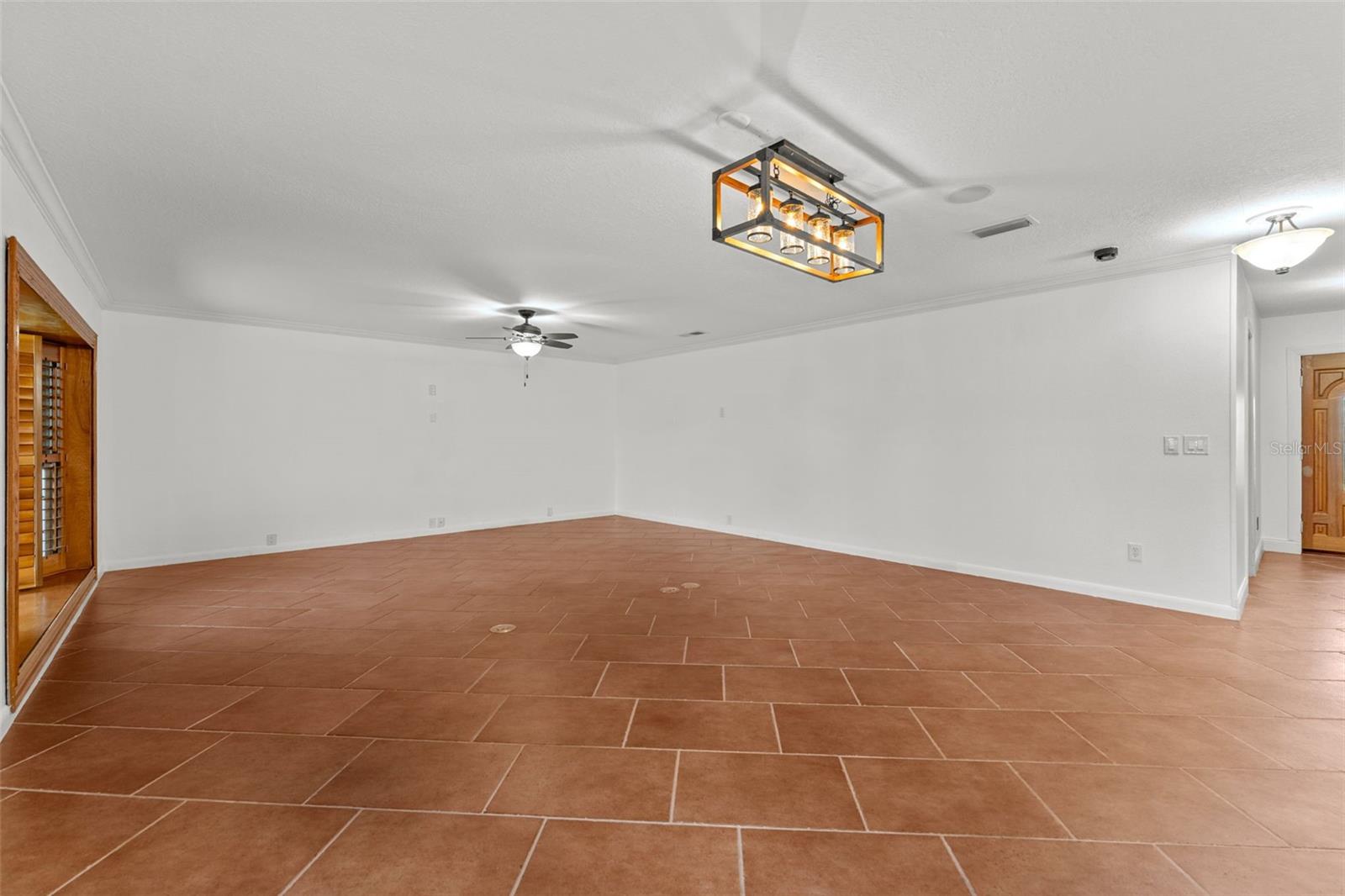 living room/dining room combo