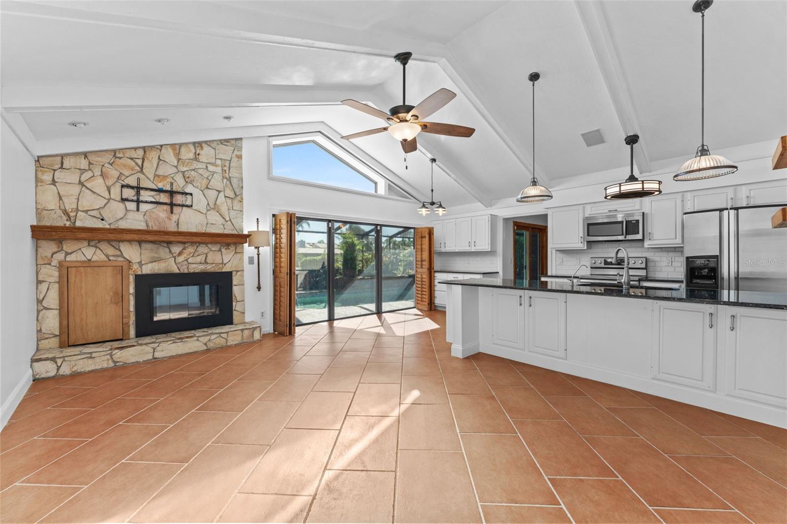 kitchen/family room combo