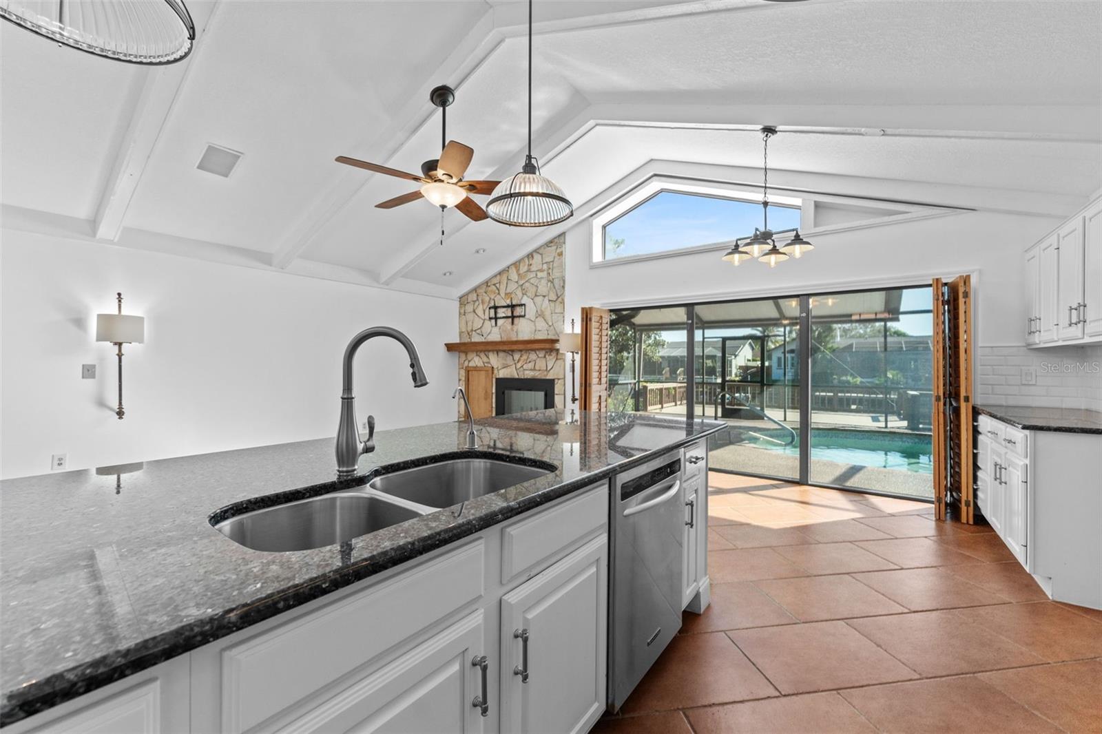 kitchen/family room combo