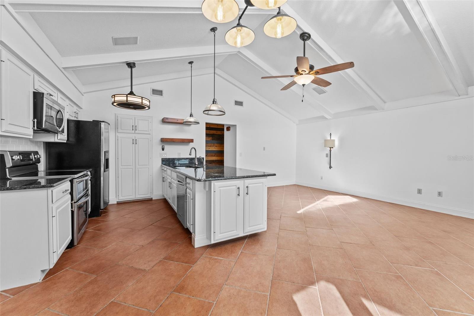kitchen/family room combo