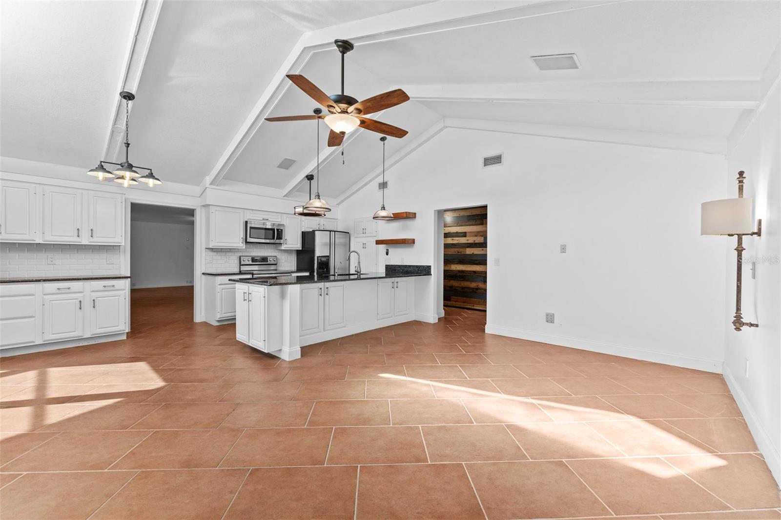 kitchen/family room combo
