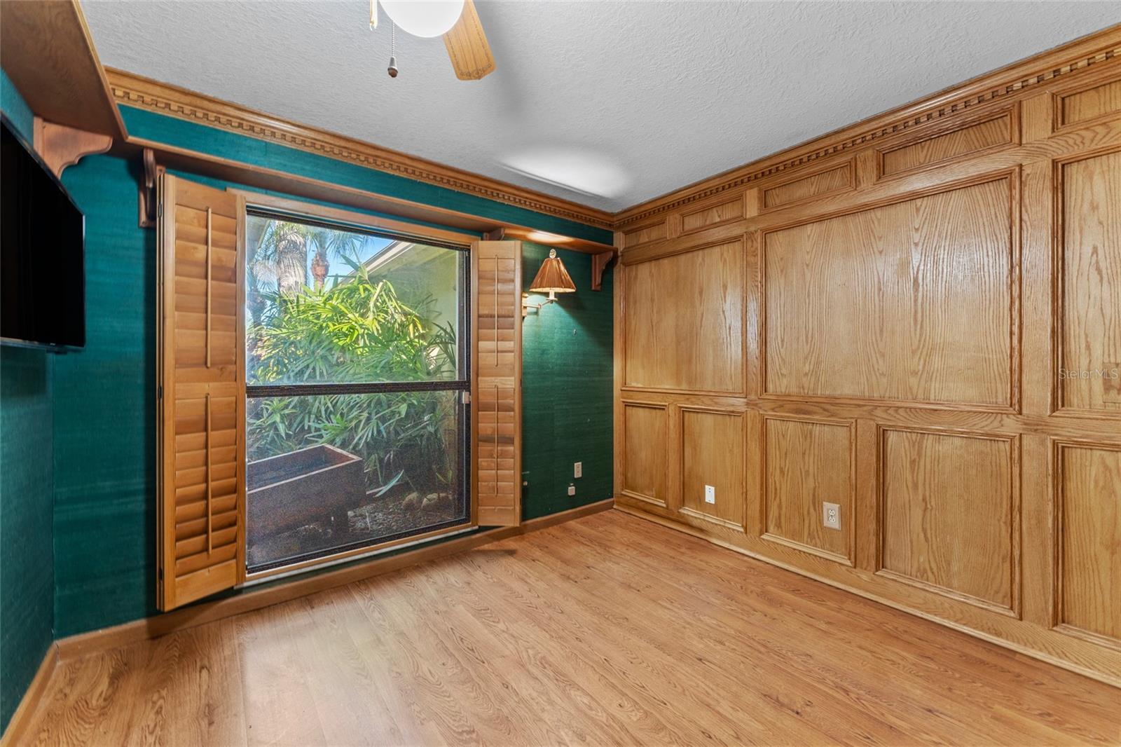 bedroom 2/office