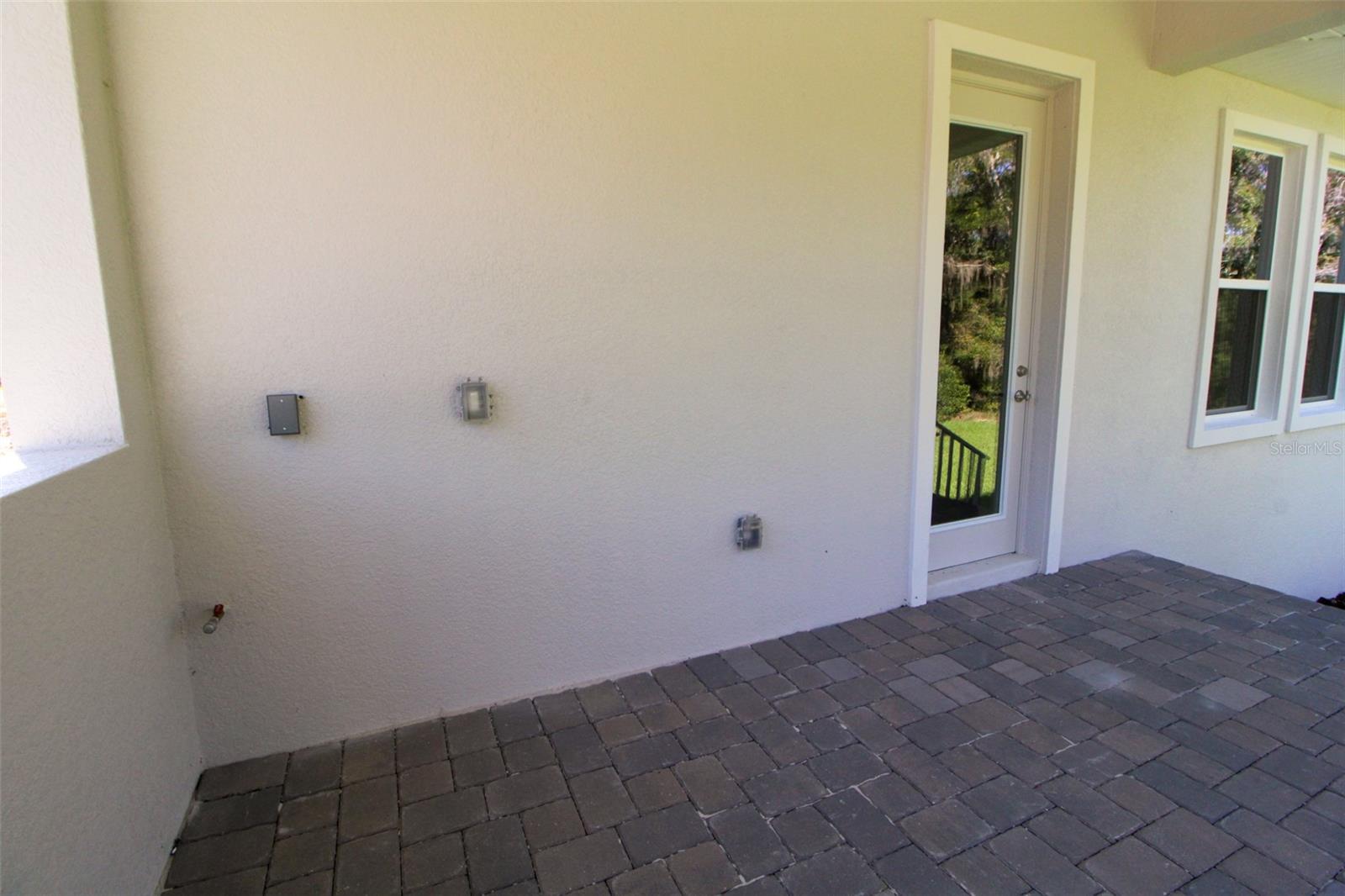 Outdoor kitchen area