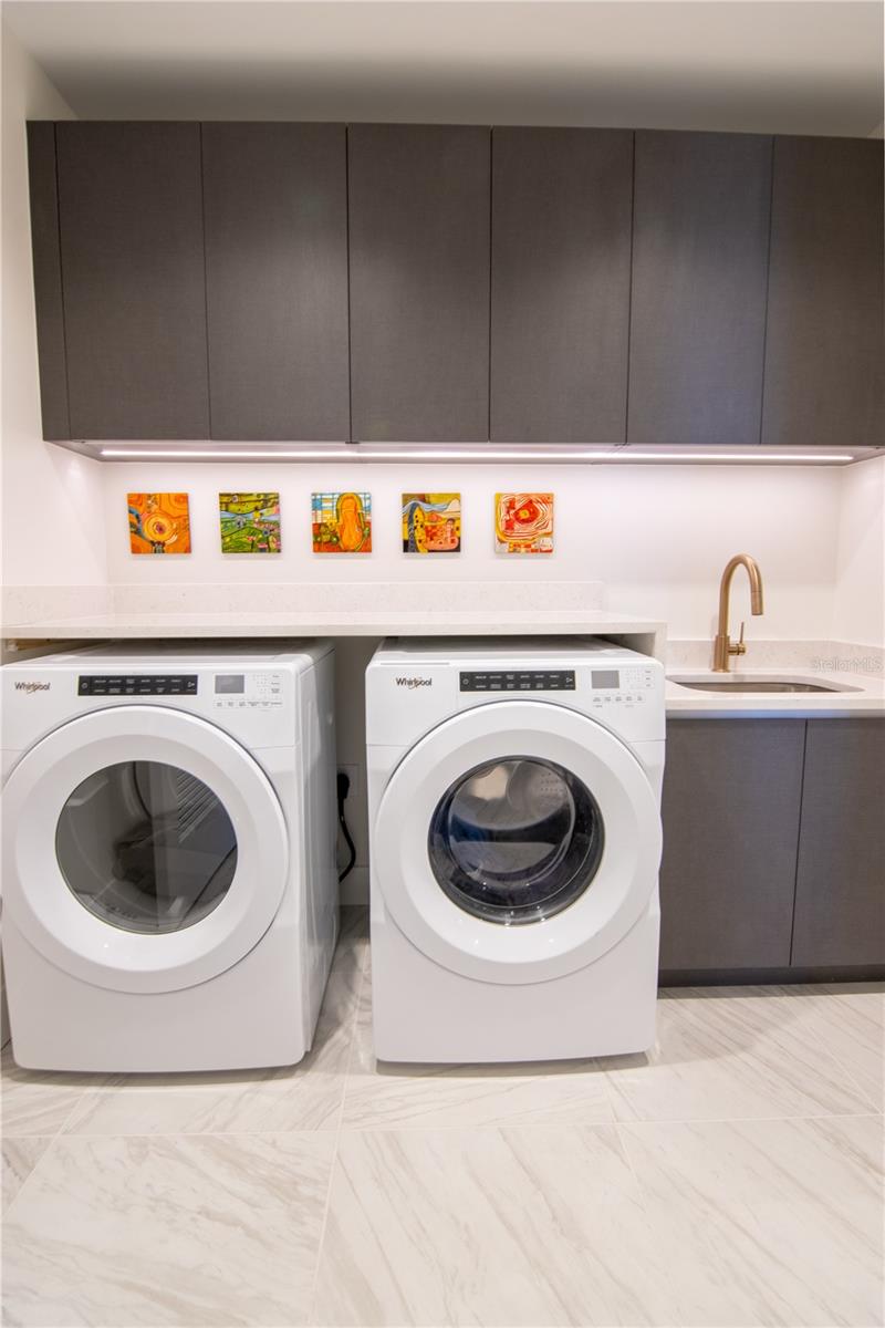 California Closet Laundry