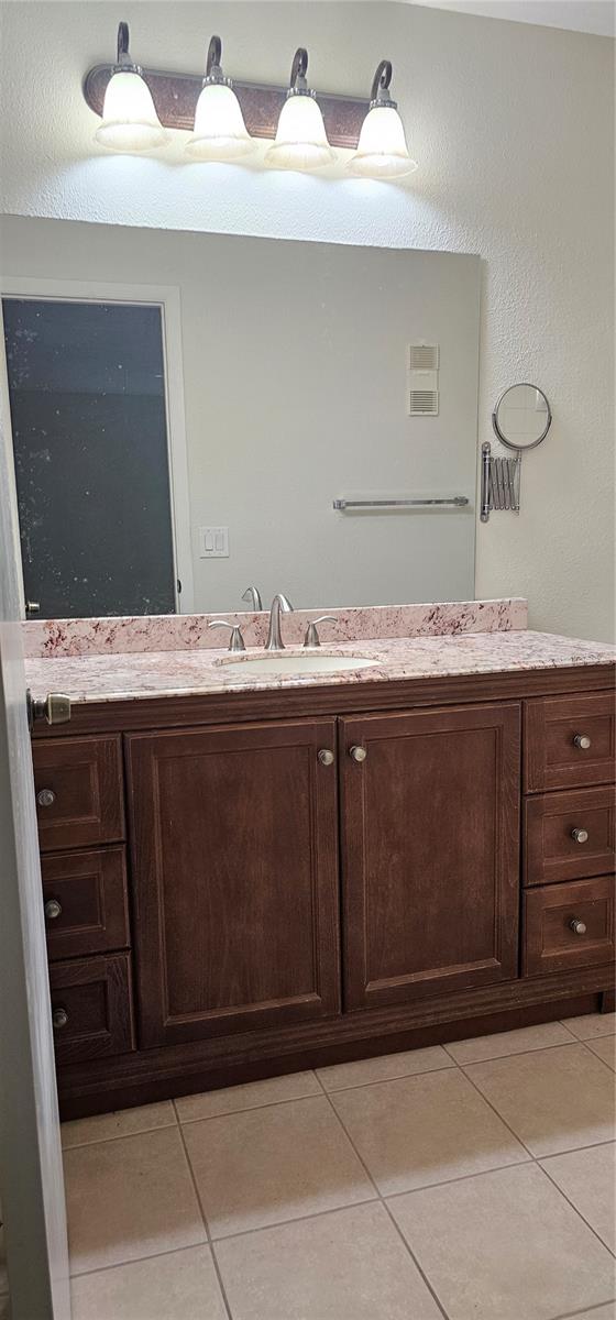 ensuite bath in primary bdrm