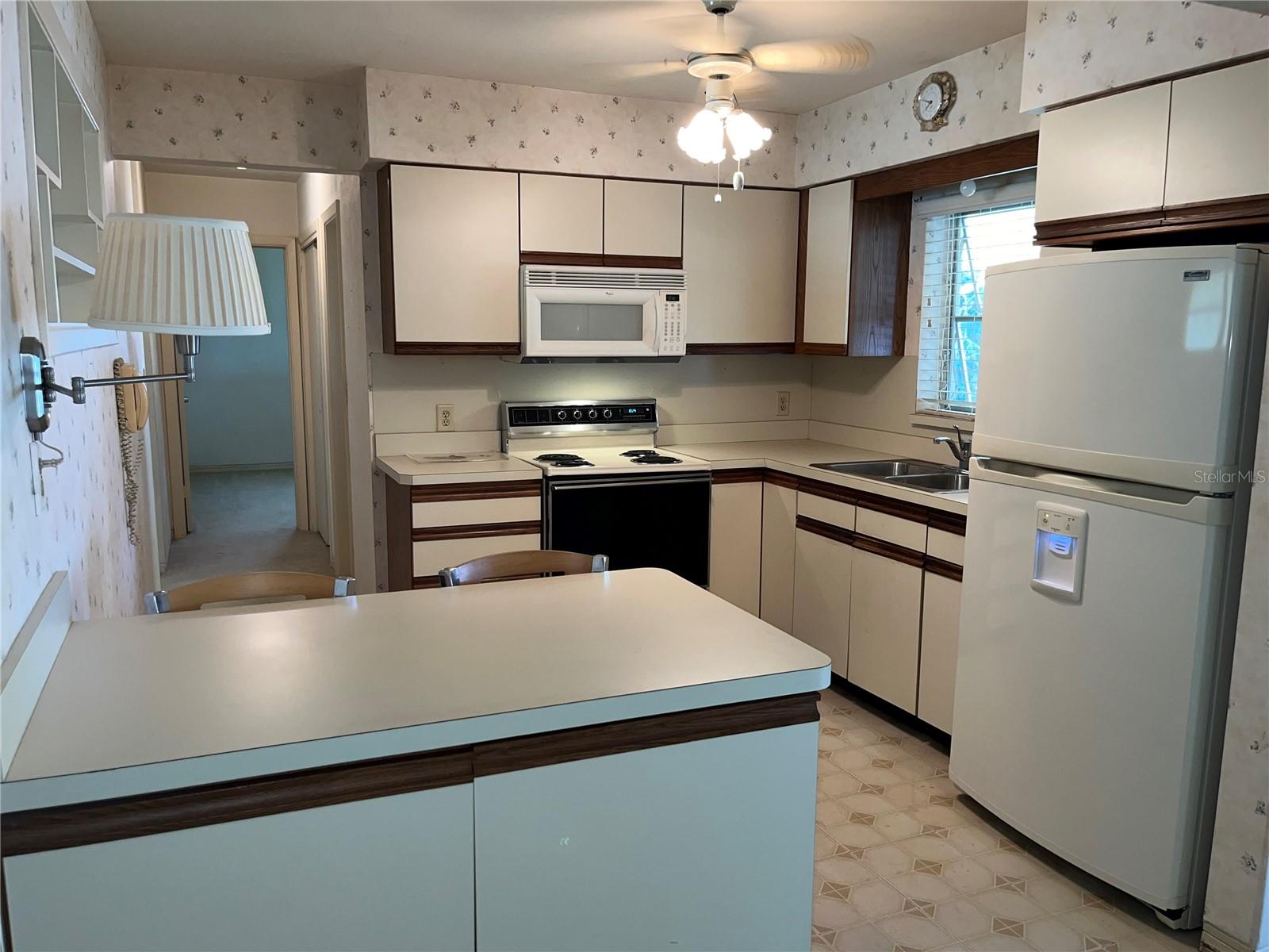 Kitchen to Bath Hall