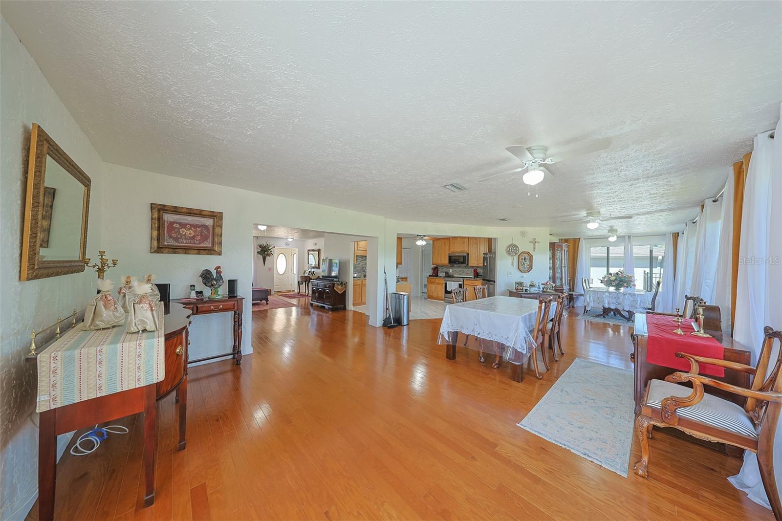 Large expansive Family Room/Dining Room
