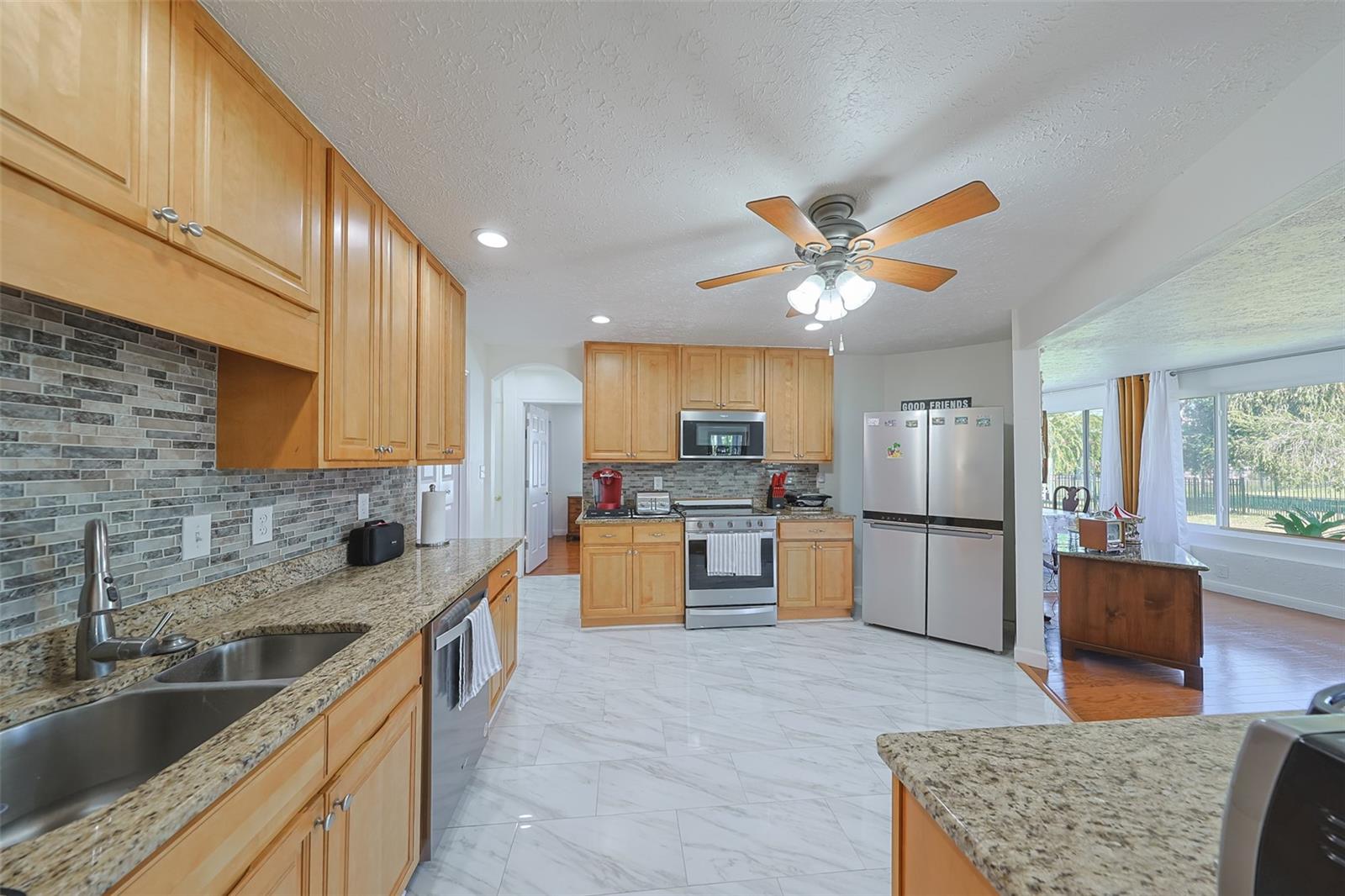 Open spacious Kitchen-Upgraded cabinets, stainless appliances, granite counters