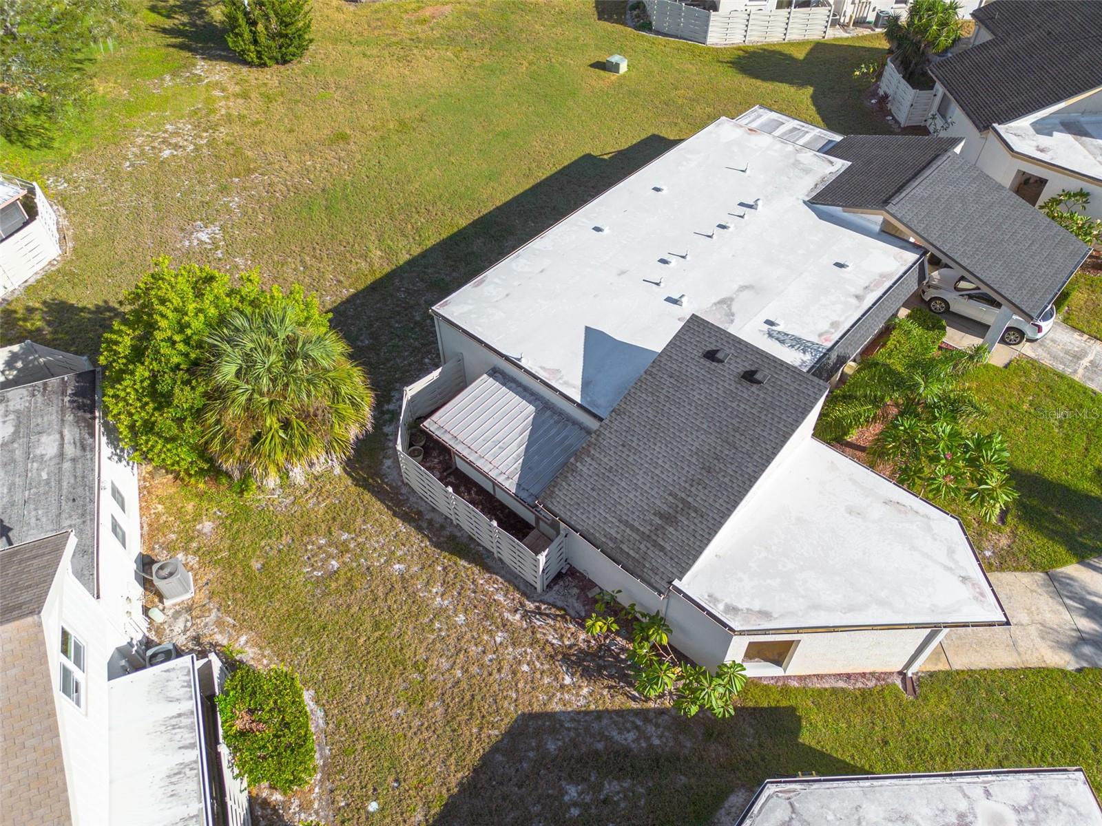 Winding Woods is close to the Countryside Mall, shopping, restaurants, the Pinellas Trail, parks, playgrounds, and beaches!