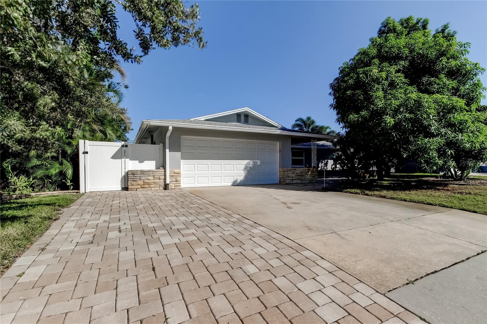 Welcome to 14233 102nd Ave N