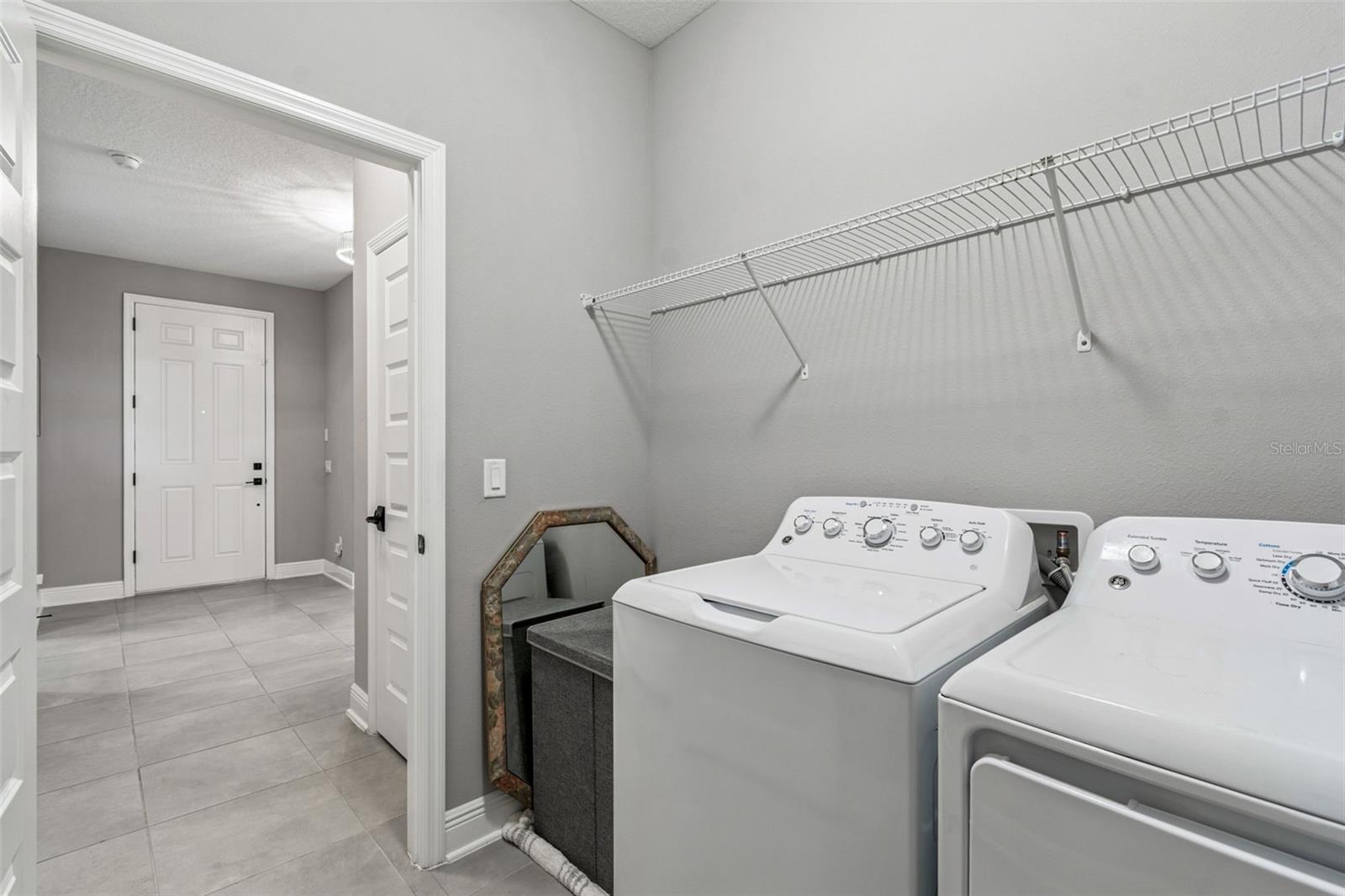Private laundry room |appliances convey