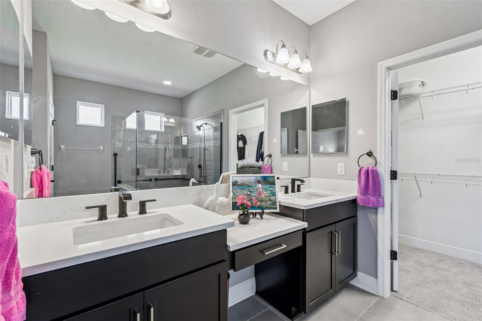 Modern bathroom | quartz counters