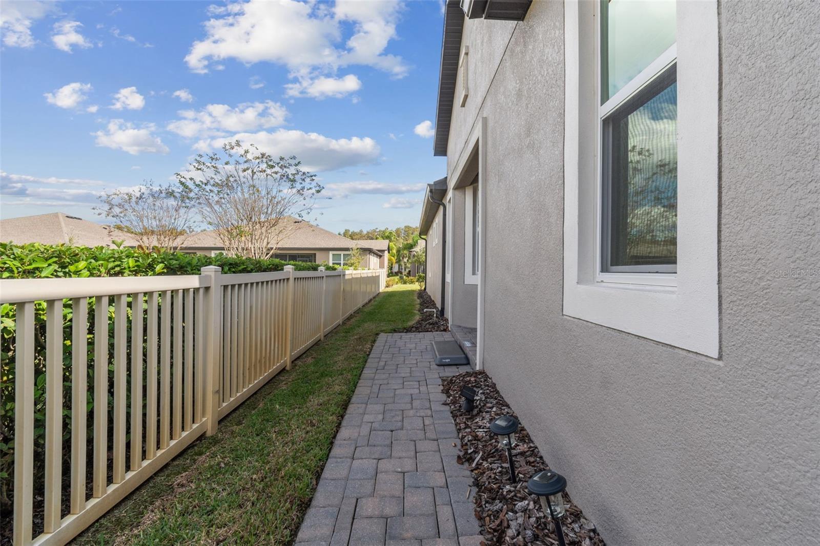 Private entrance | fenced