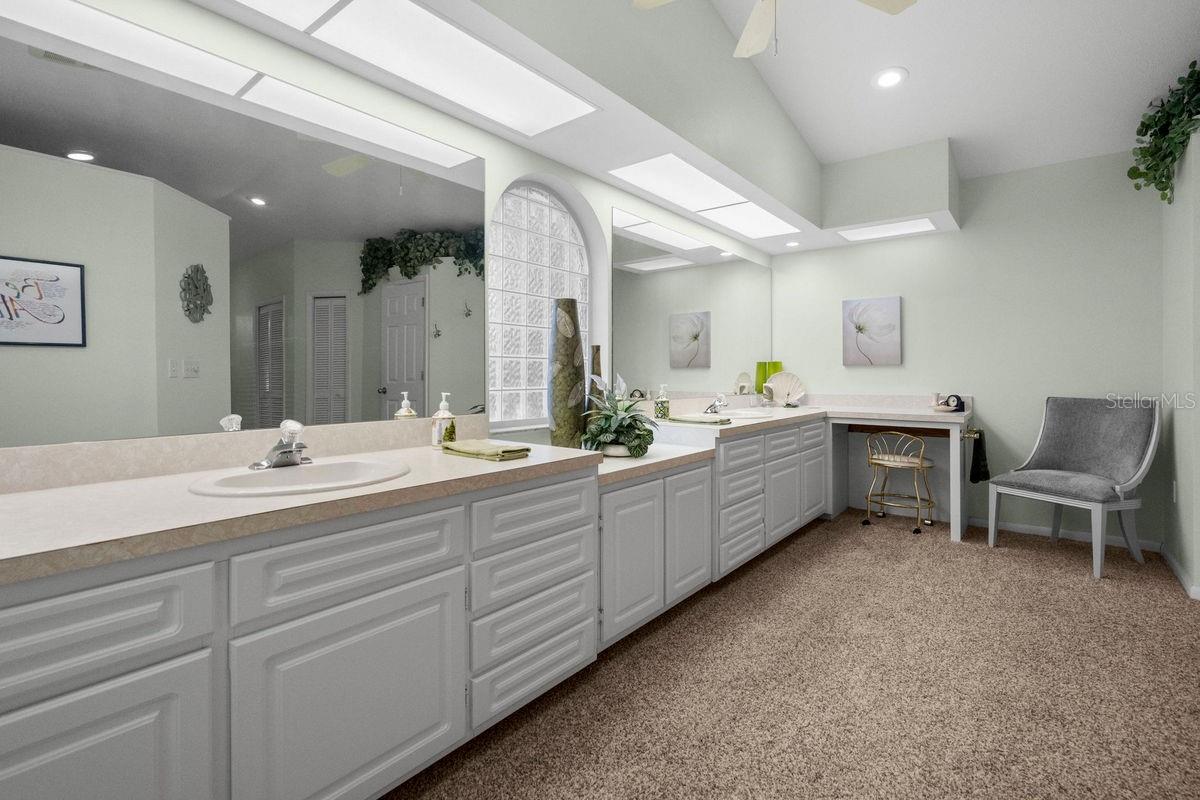Cabinets / Counters