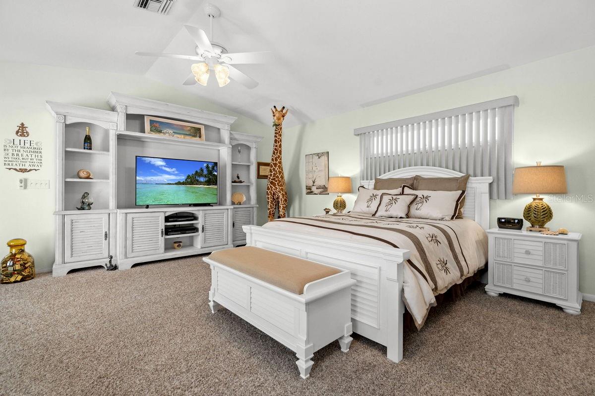 Bed - End Tables - TV