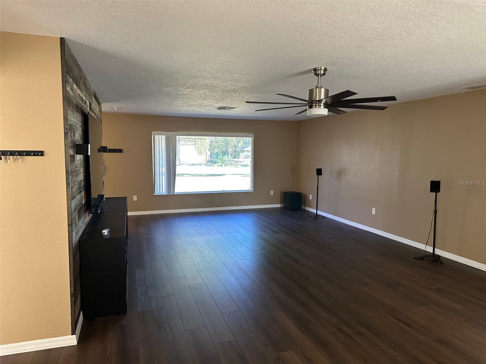 Family room/ kitchen combo