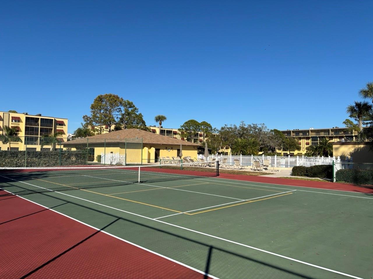 Pickleball/tennis court