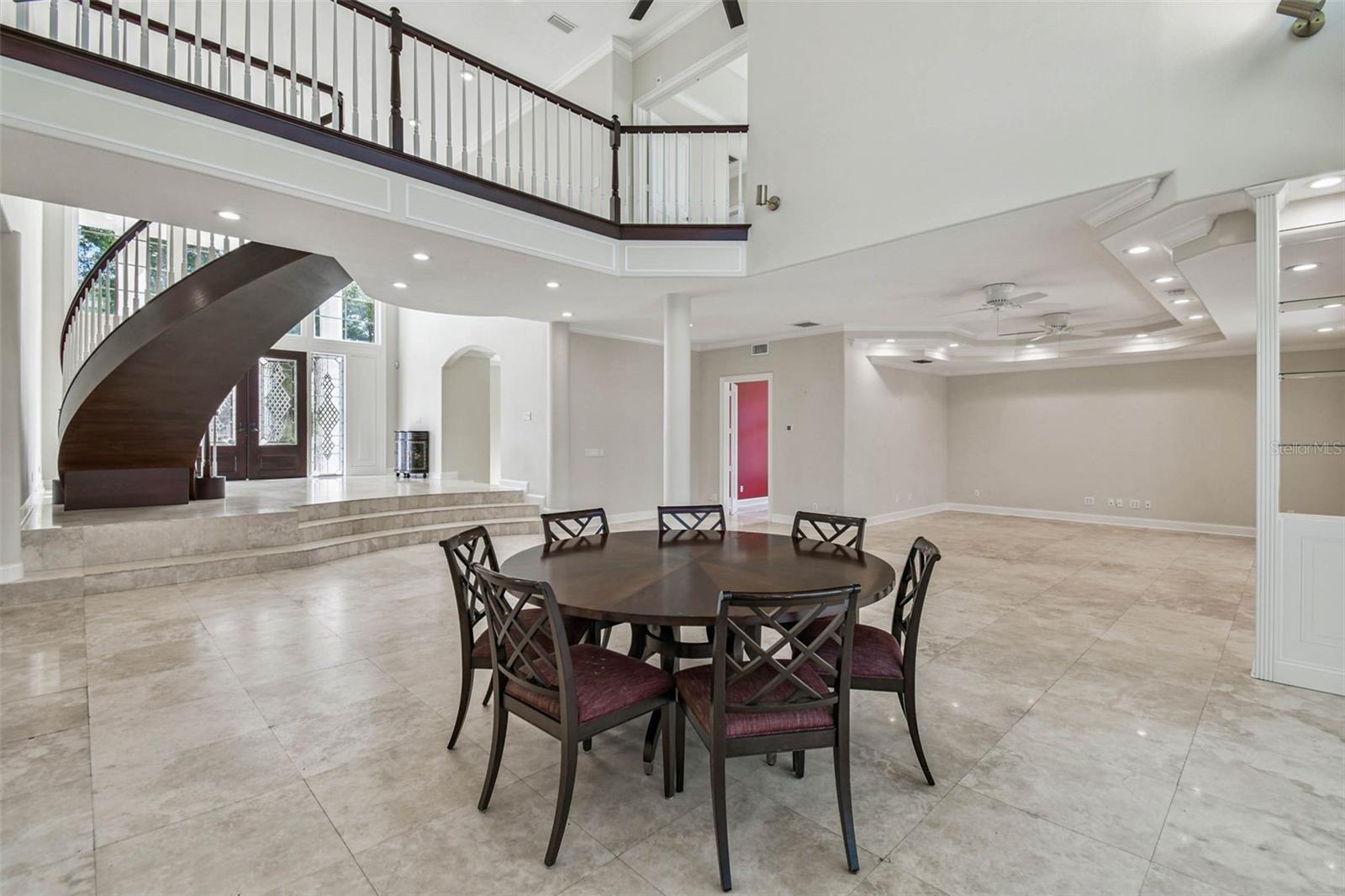 Casual dining room
