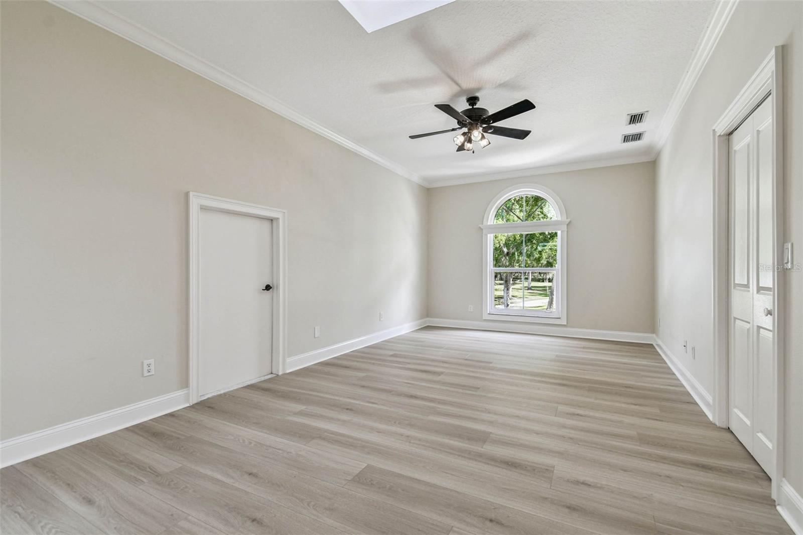 Secondary bedroom