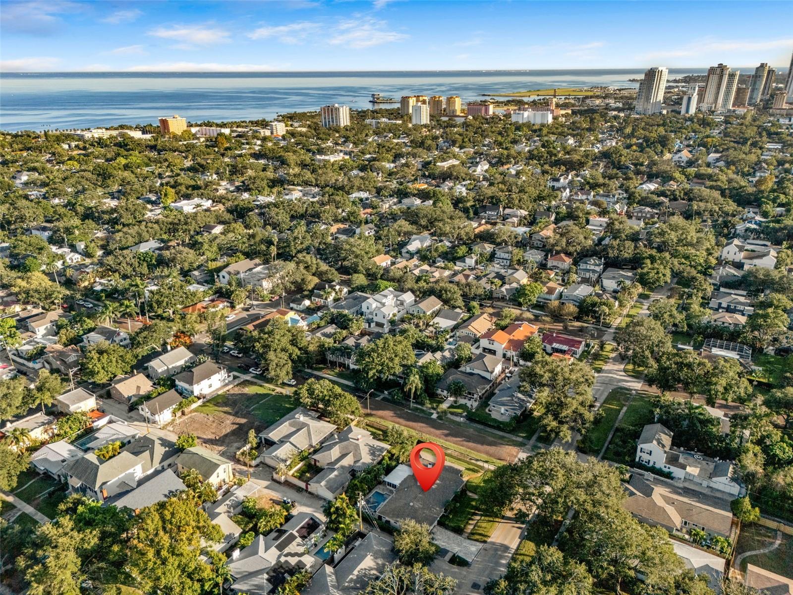 Ideally situated in Historic Old Northeast, only minutes from downtown St. Pete’s restaurants, shops, and waterfront parks.