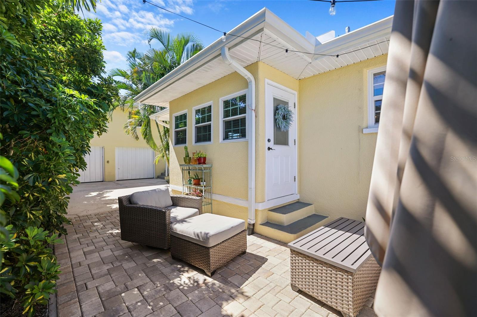 Outdoor patio on brick pavers