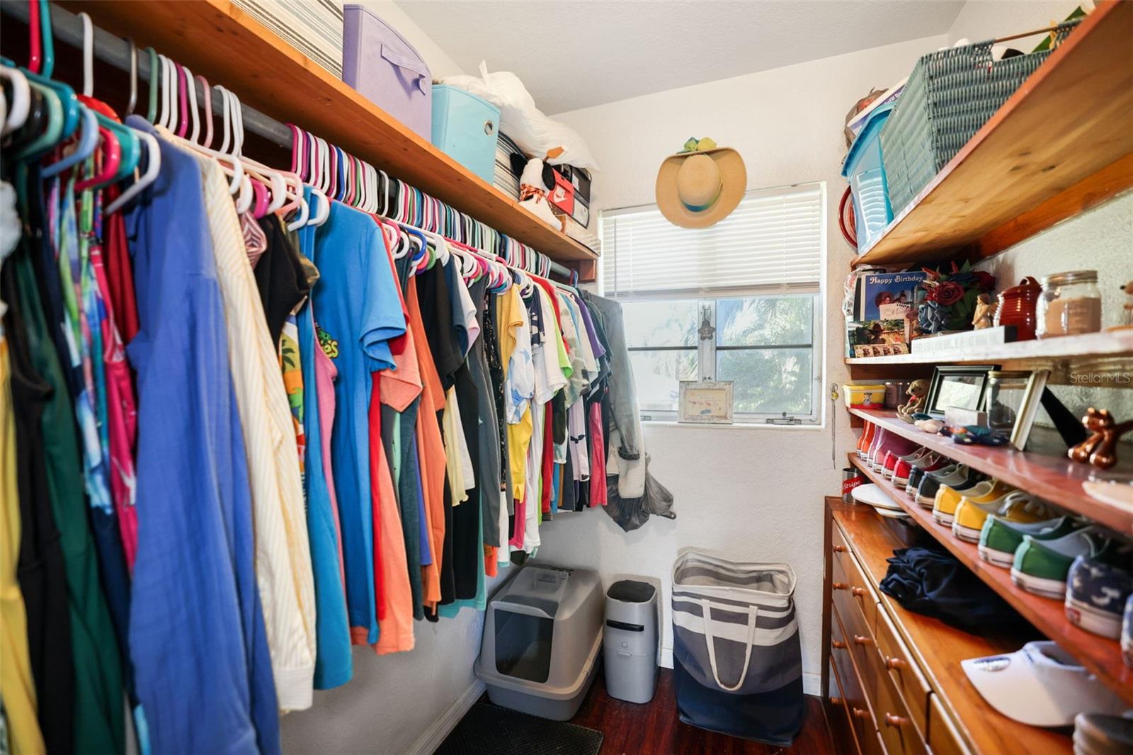 Huge Walk in Closet/Dressing Room - Unit 2