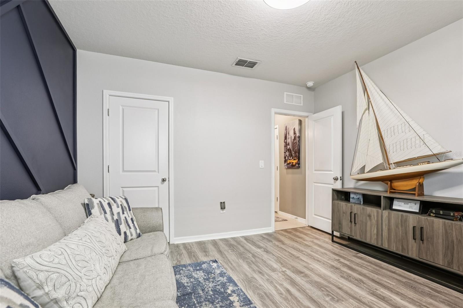 Wood Look Laminate Flooring