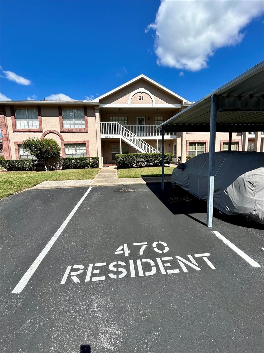 Parking spot right outside front entry