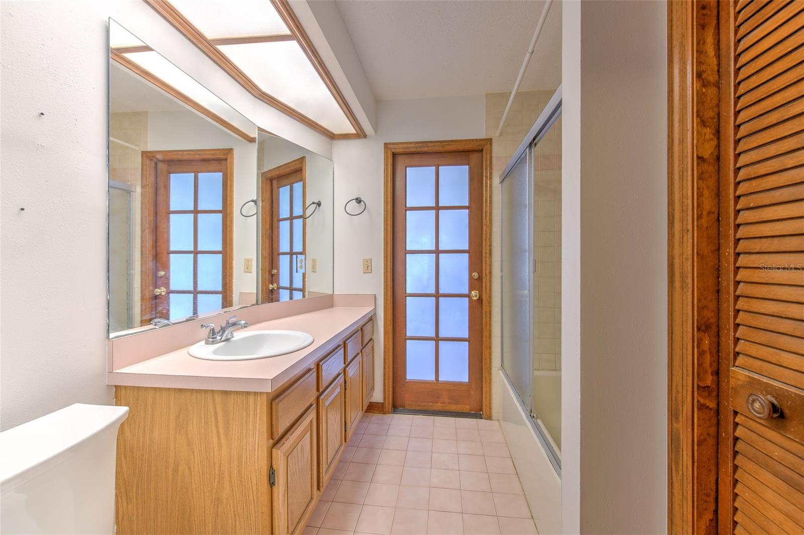 BATH 3 WITH DOOR TO LANAI