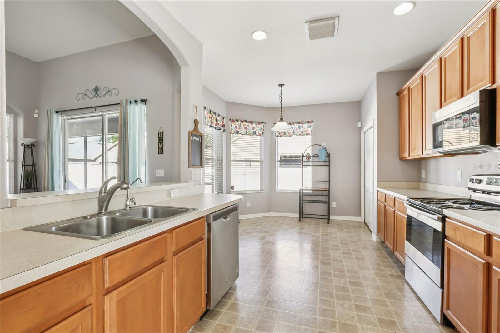 Kitchen w/Eating Space