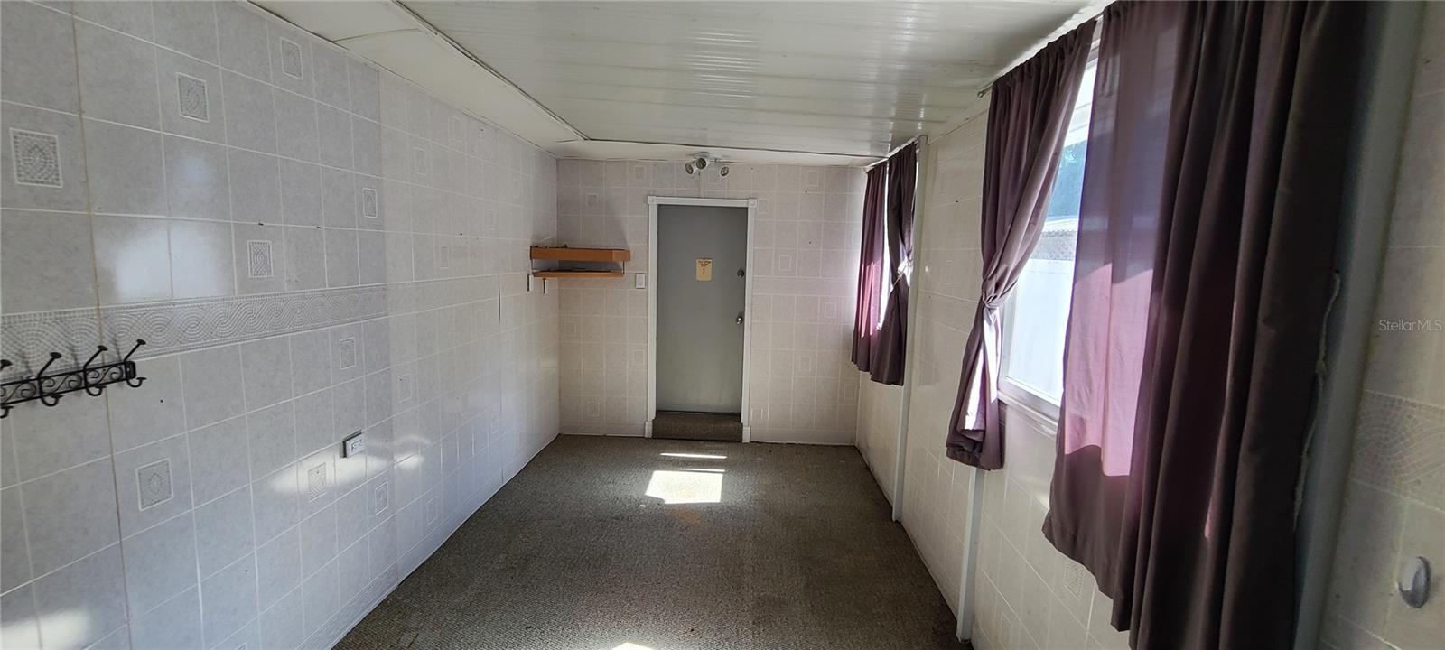 TB8438152