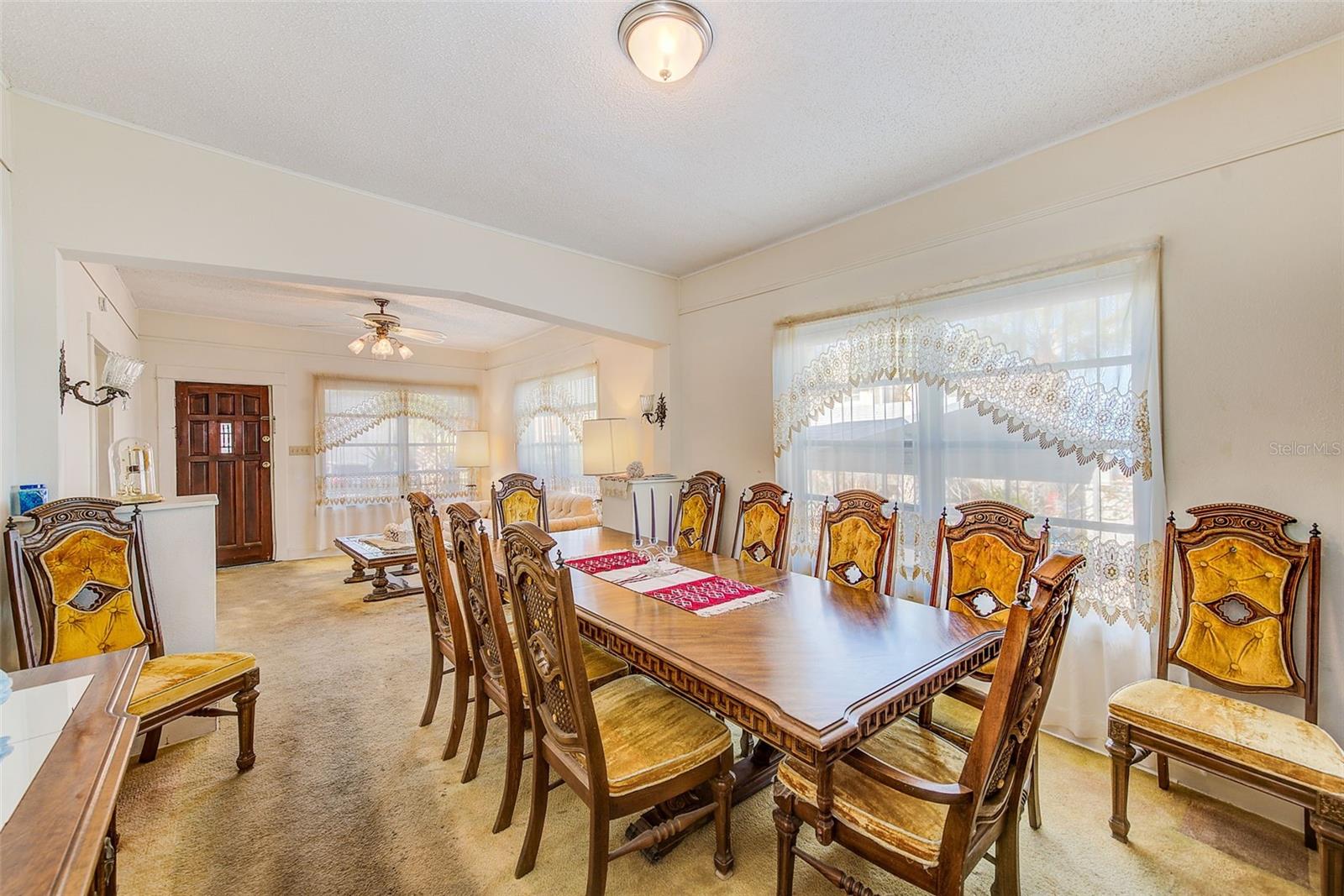 ENORMOUS DINING ROOM