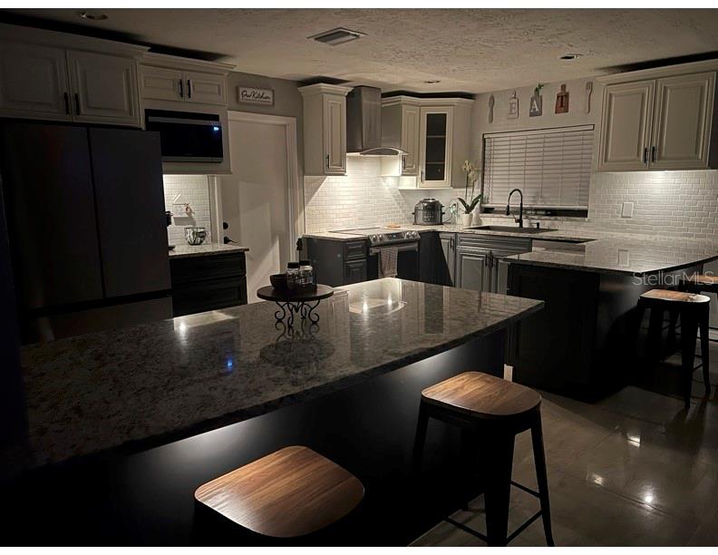 Up and down lighting Kitchen.