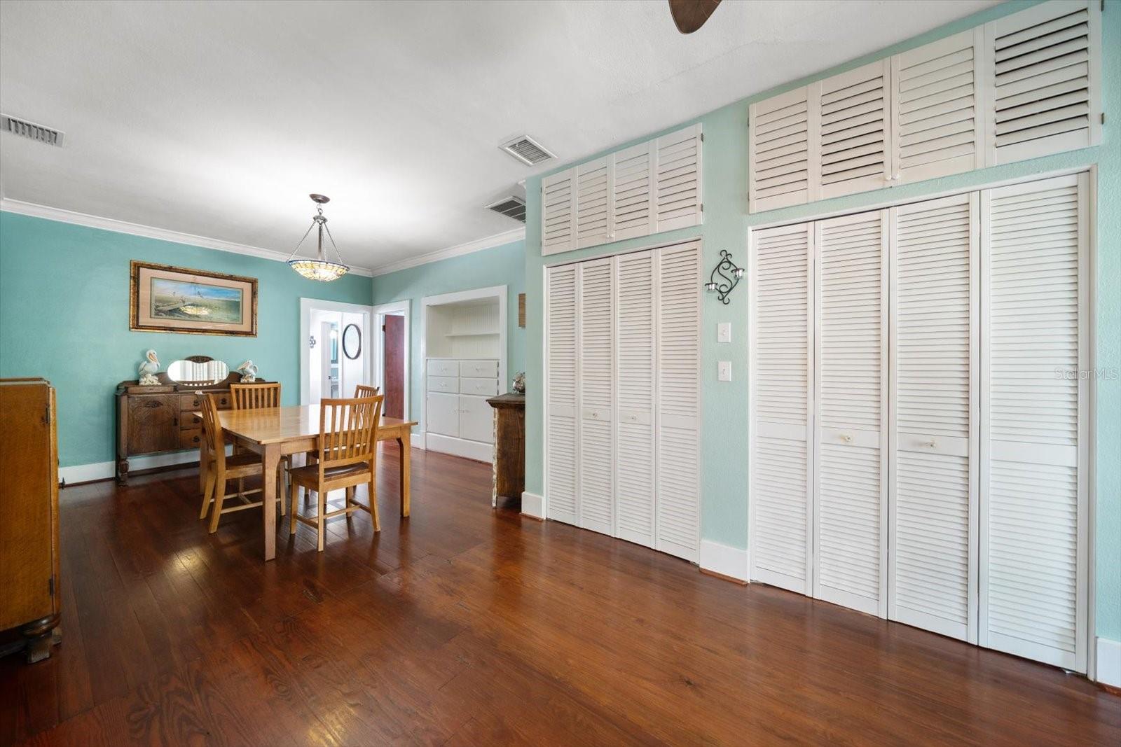 Area between living room and dining room with great storage space