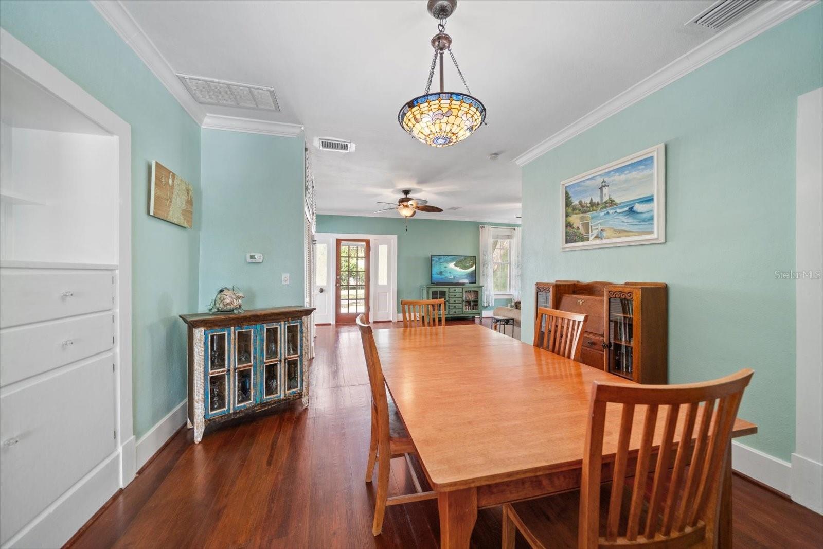 Spacious Dining room