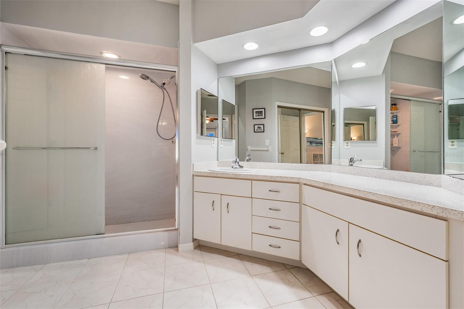 En Suite Bath
