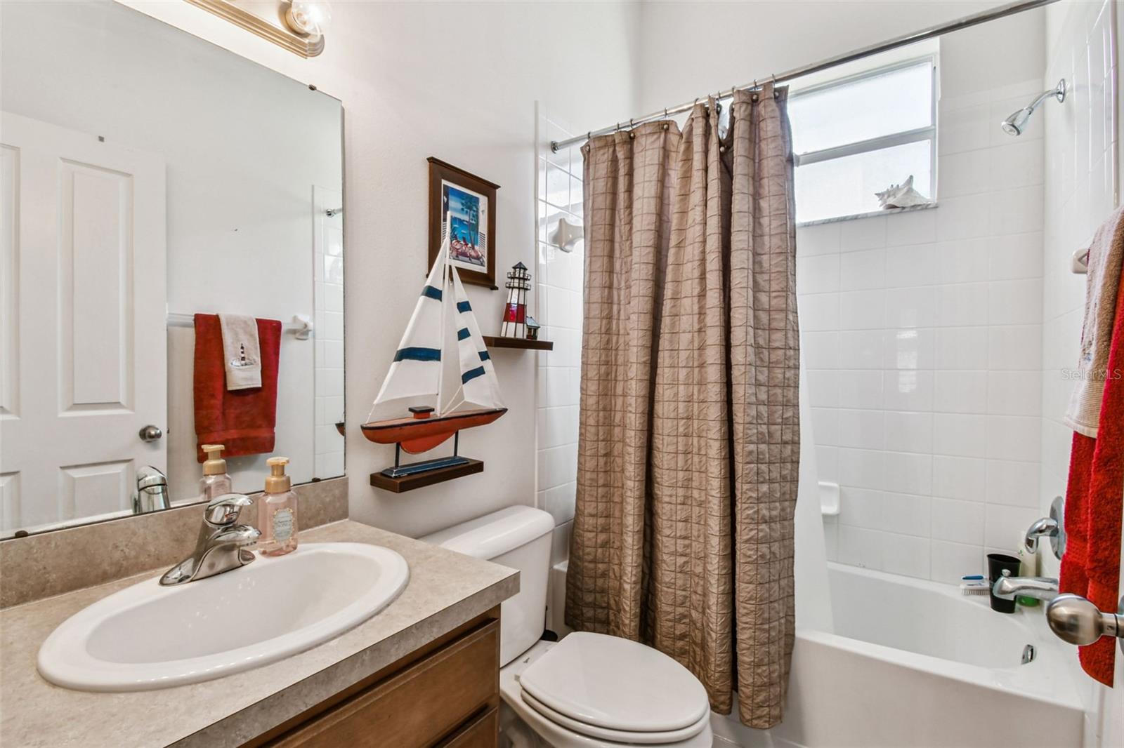 FULL BATH 3- GUEST BATHROOM