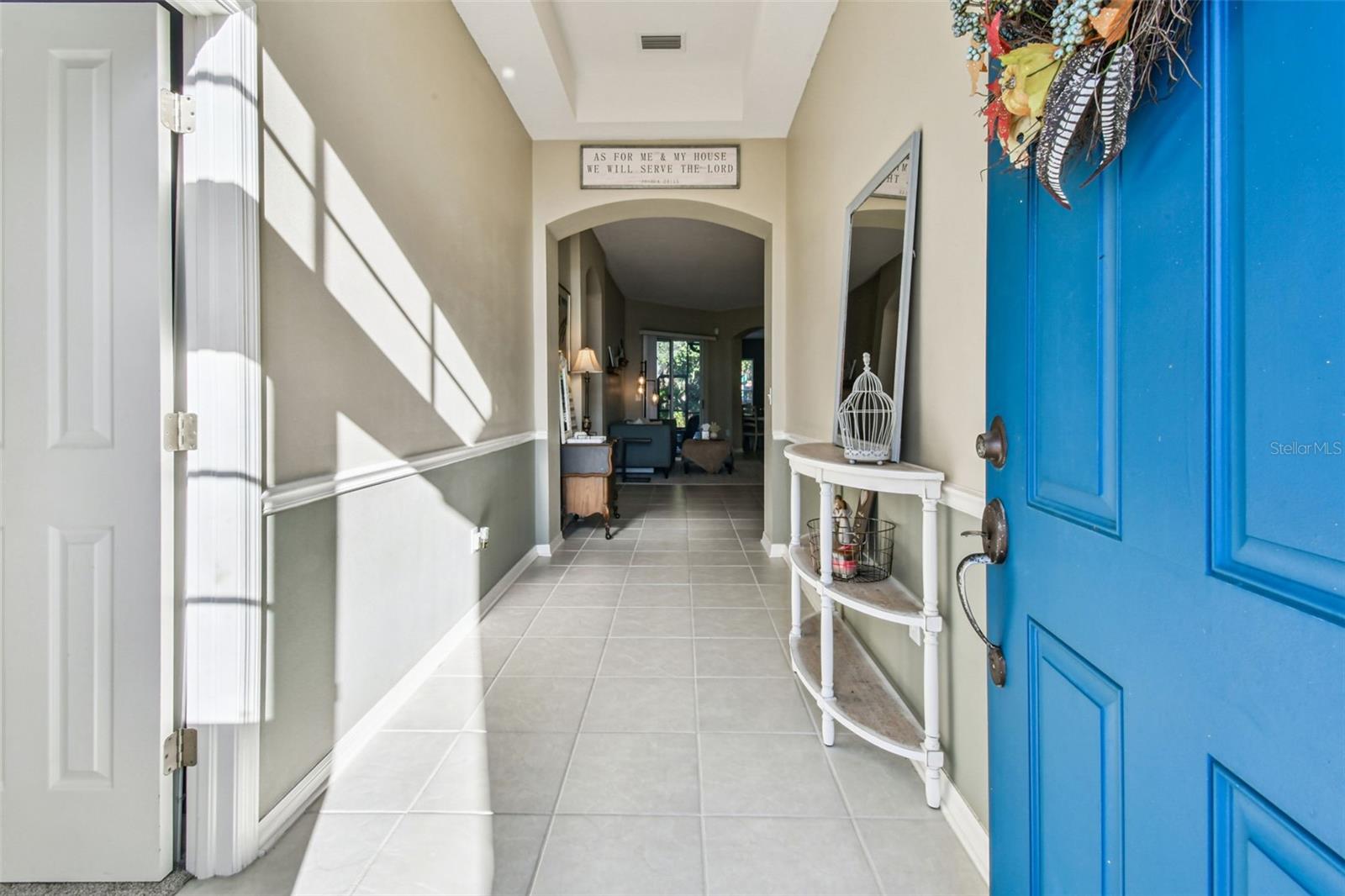 GORGEOUS FOYER ENTRY!