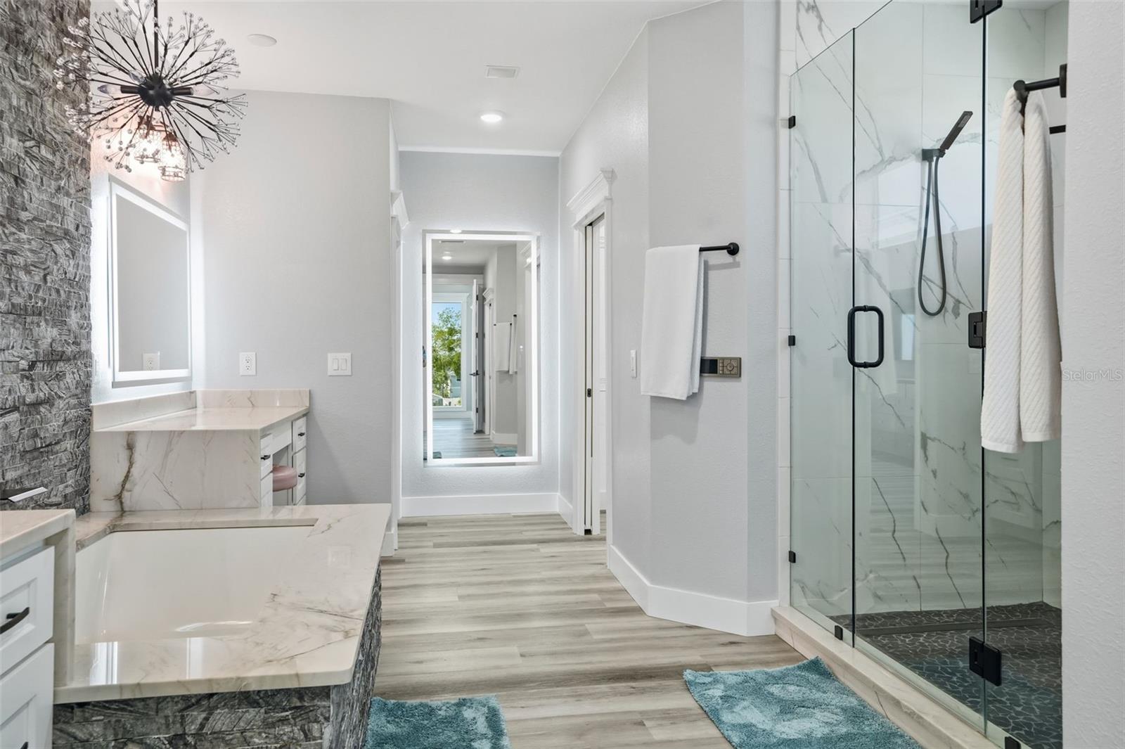 Ensuite master bathroom!