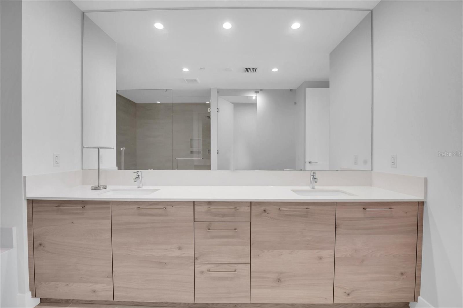 Dual Sinks in Primary ensuite bath