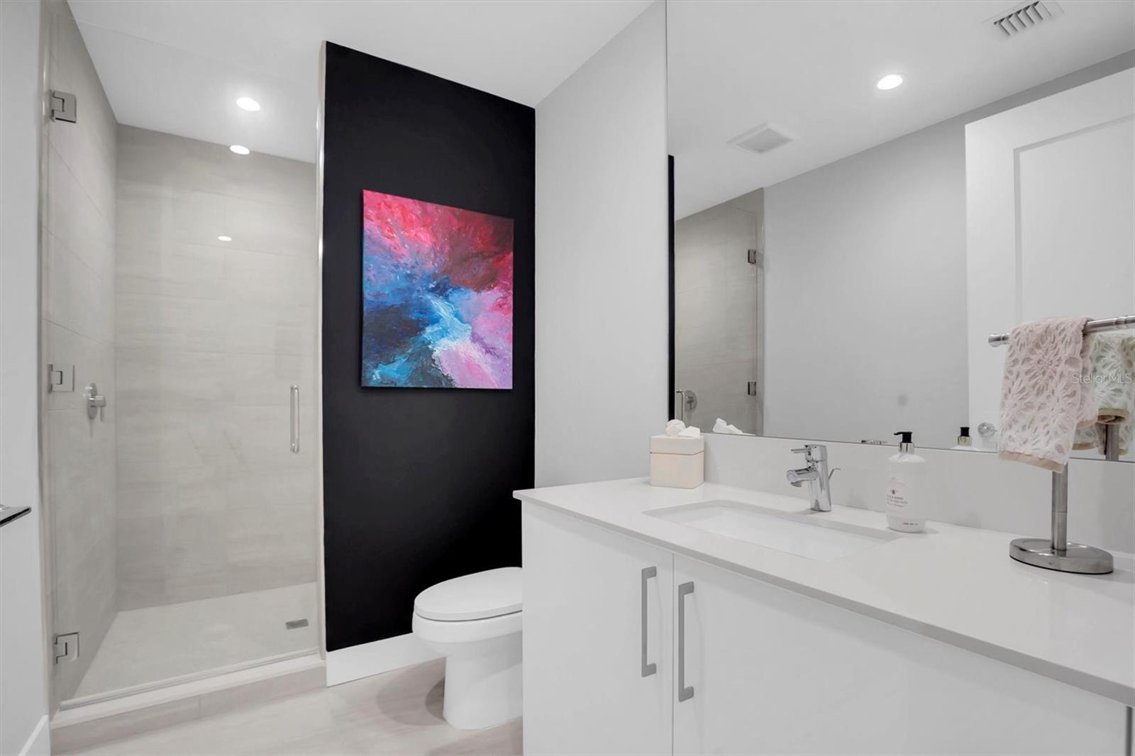 Additional full bath adjacent to the flexible den space